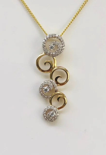 9ct Gold Cubic Zirconia Pendant - 025