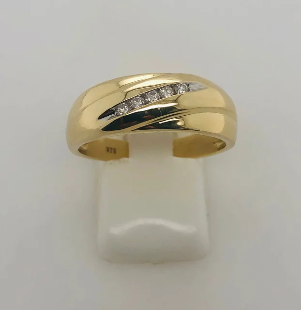 9ct Gold Gents Dome Look Ring With Line Of Diamonds - 027