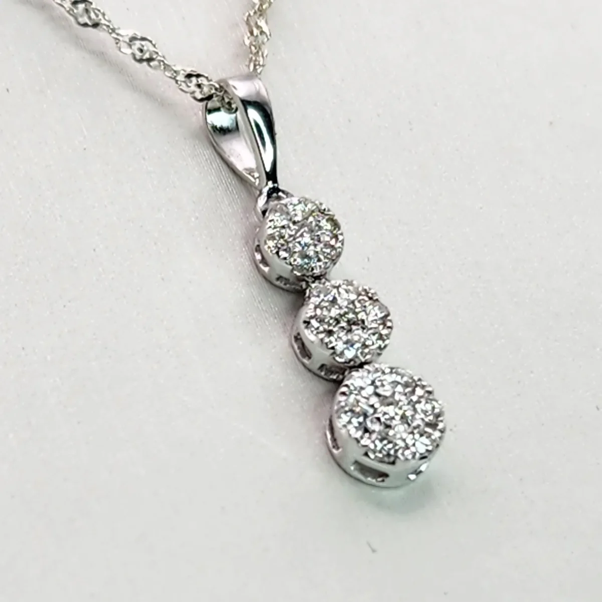 9ct White Gold Brilliant Cut 0.25ct Diamond Cluster Drop Pendant