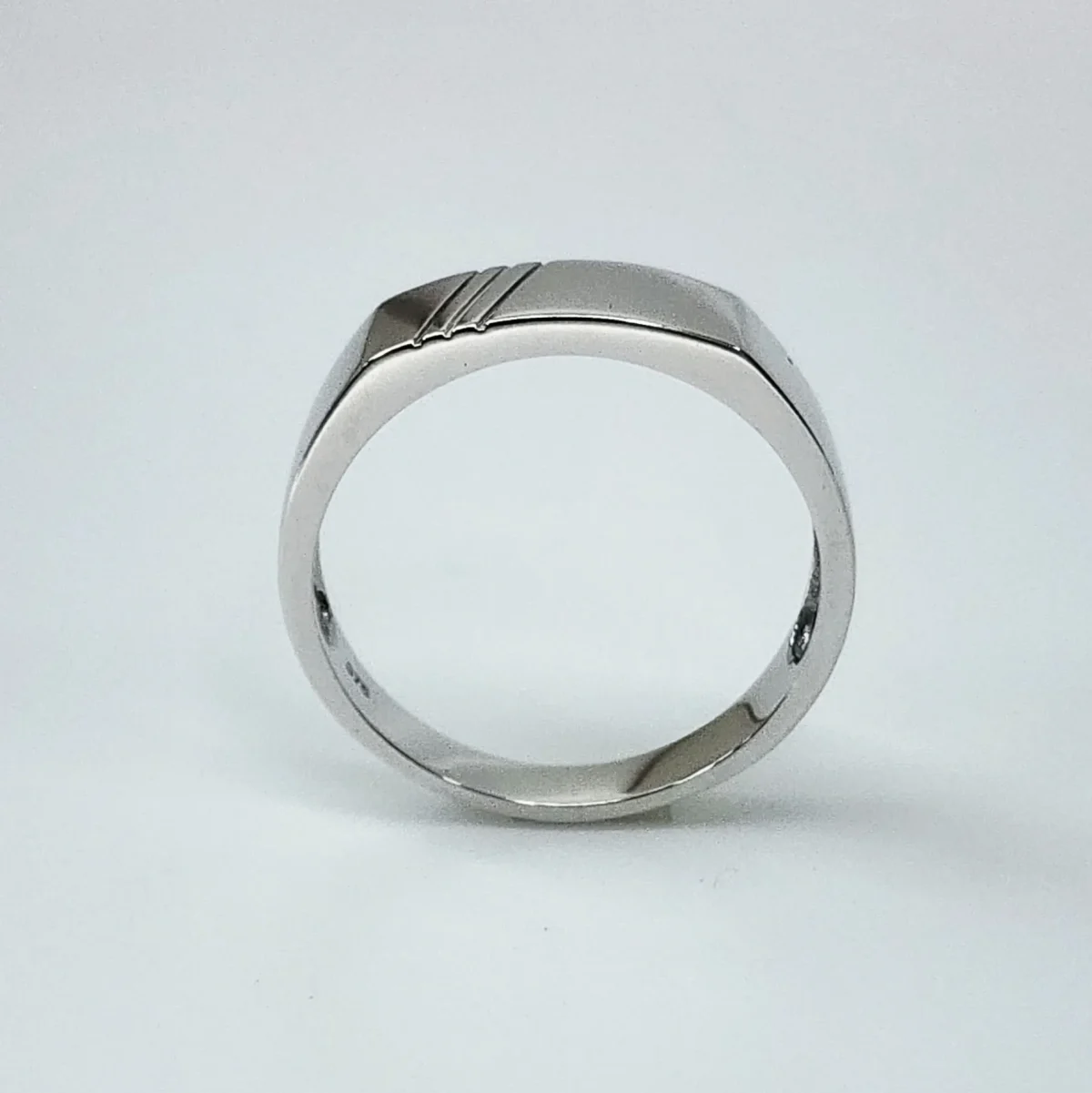 9ct White Gold Engraved Rectangle Signet Ring - D8182/9W