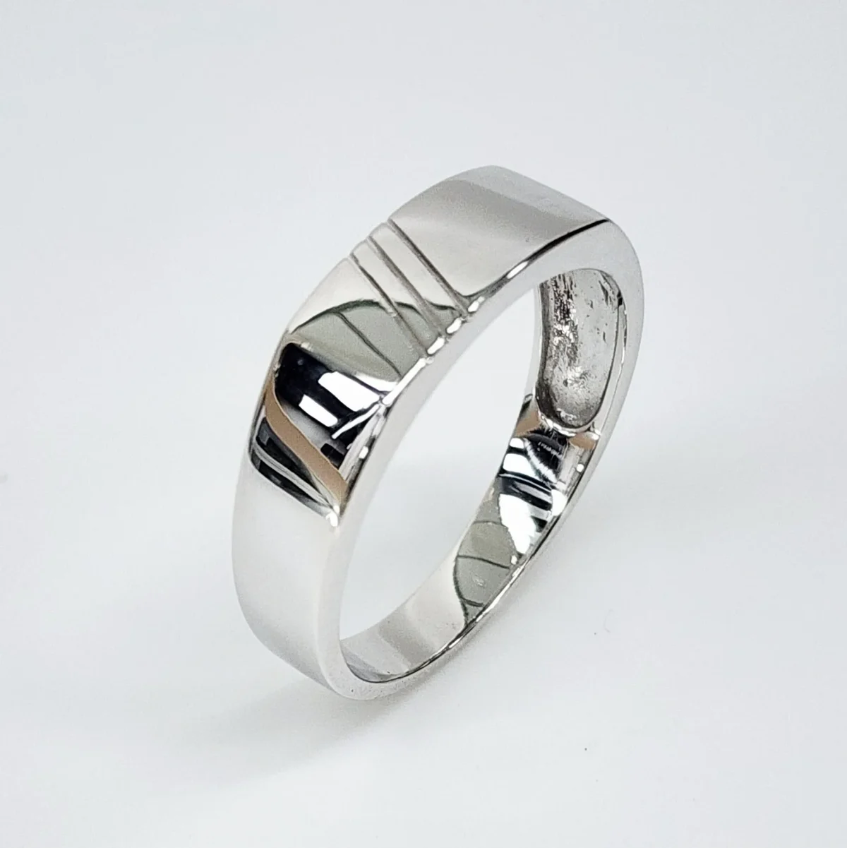 9ct White Gold Engraved Rectangle Signet Ring - D8182/9W