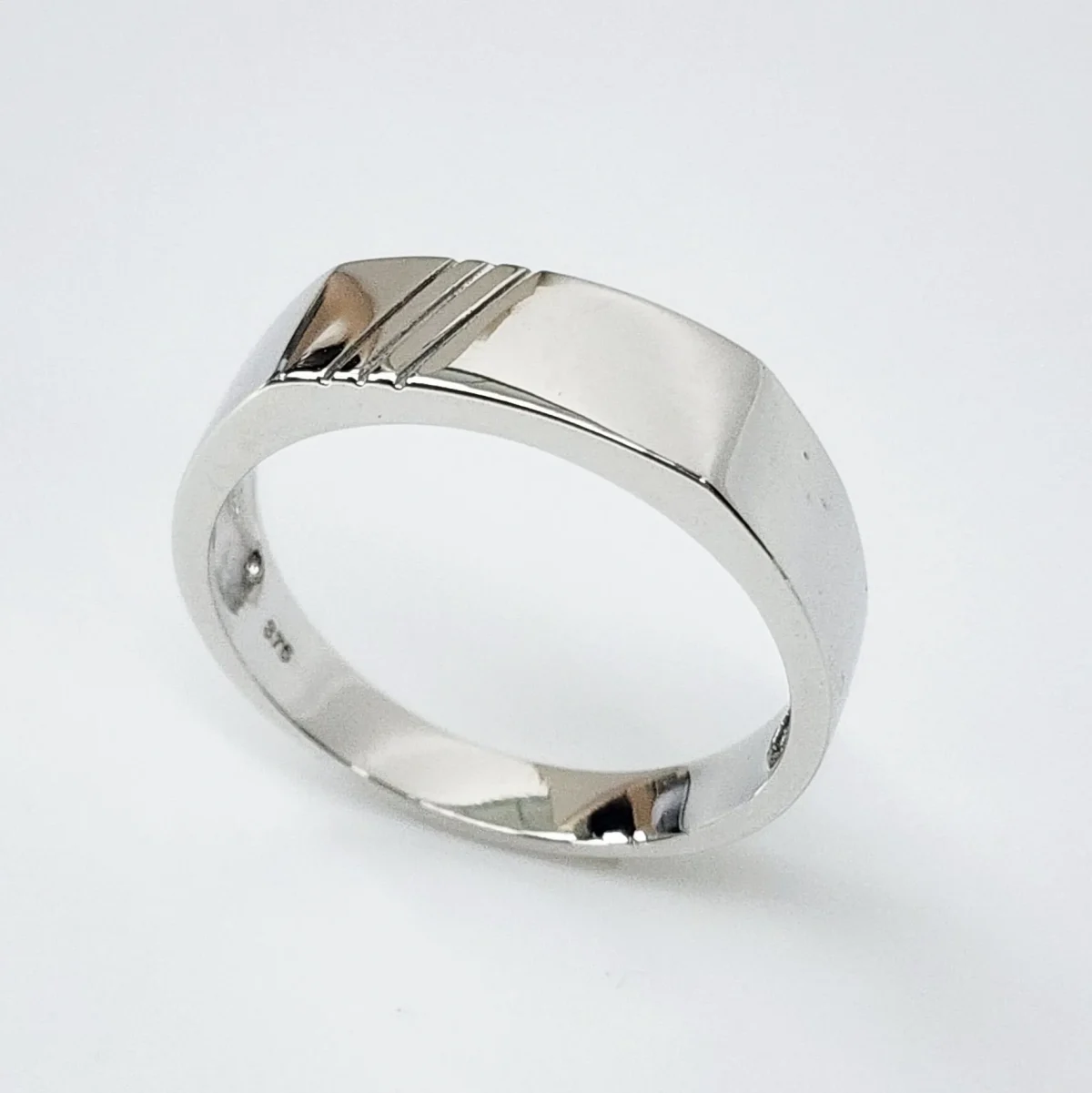 9ct White Gold Engraved Rectangle Signet Ring - D8182/9W