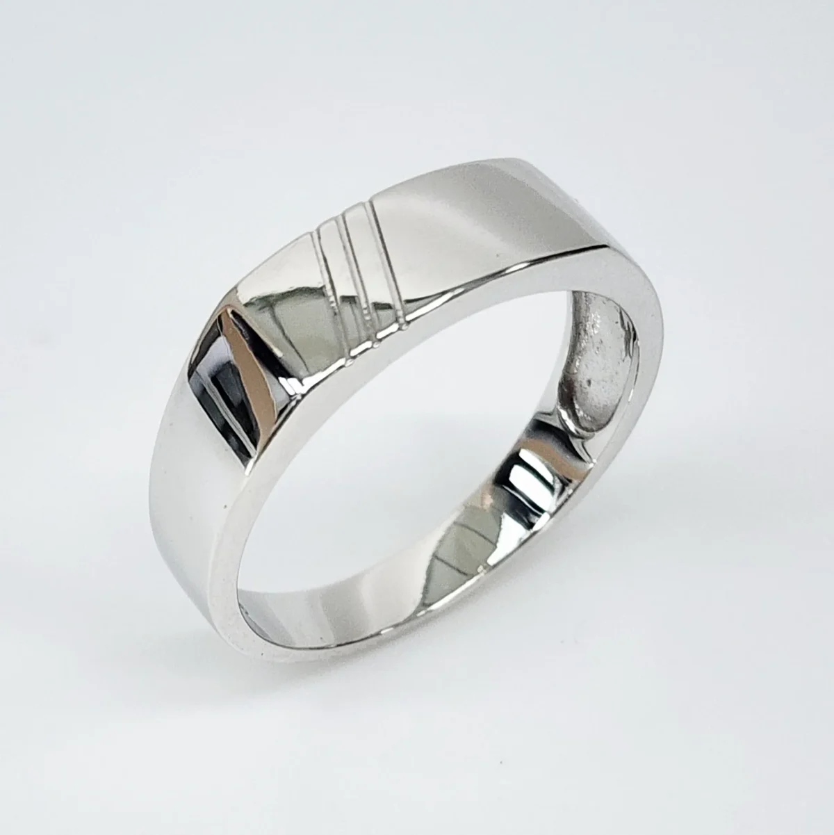 9ct White Gold Engraved Rectangle Signet Ring - D8182/9W