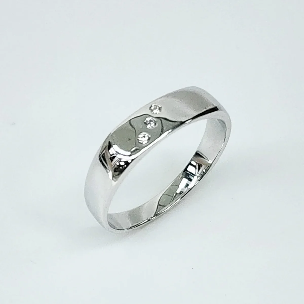 9ct White Gold Gents Diamond Signet Ring - D2632/9W