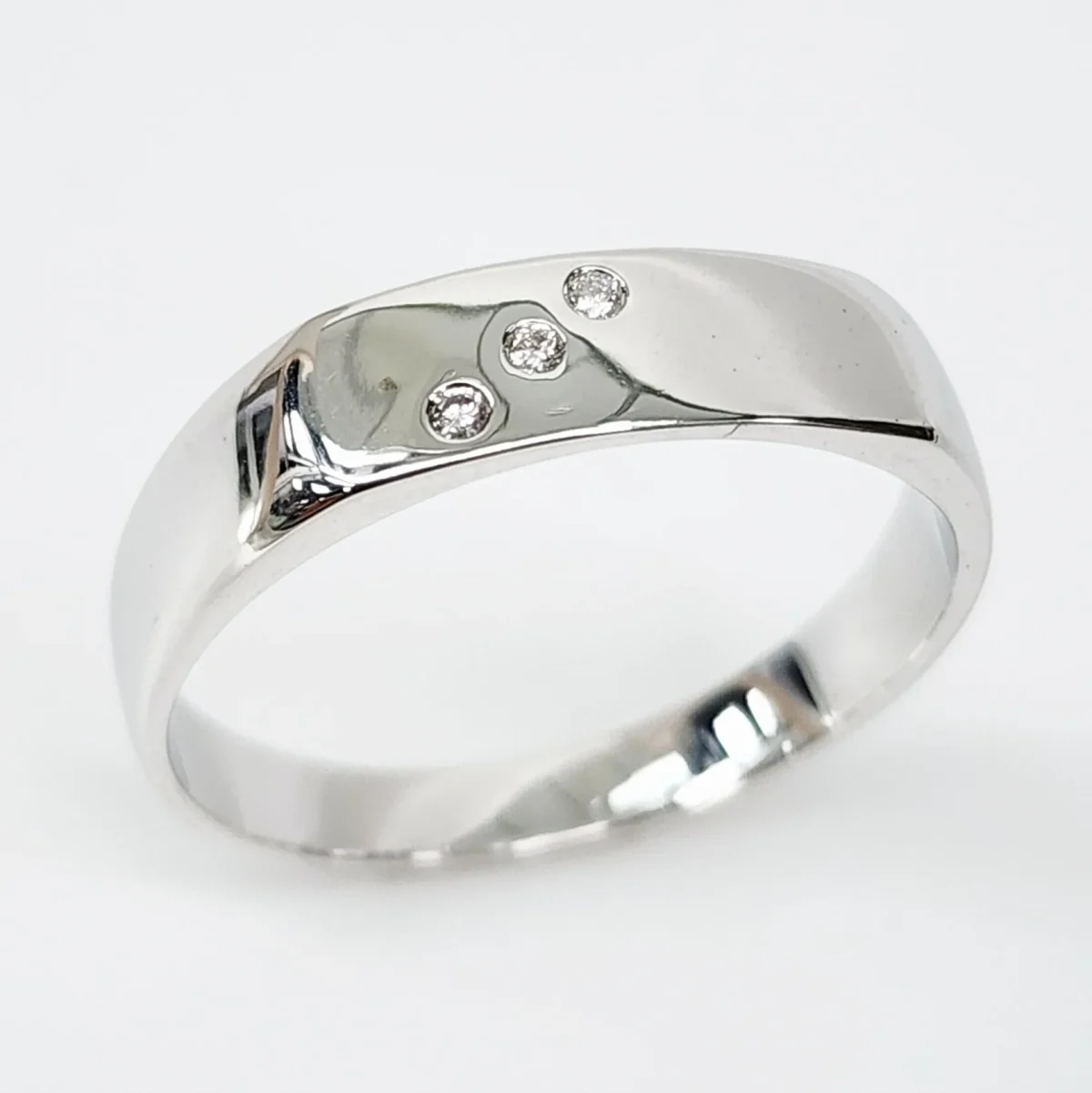 9ct White Gold Gents Diamond Signet Ring - D2632/9W