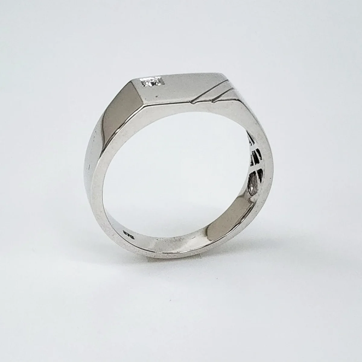 9ct White Gold Gents Signet Ring with Diamond Setting - D8180/9W