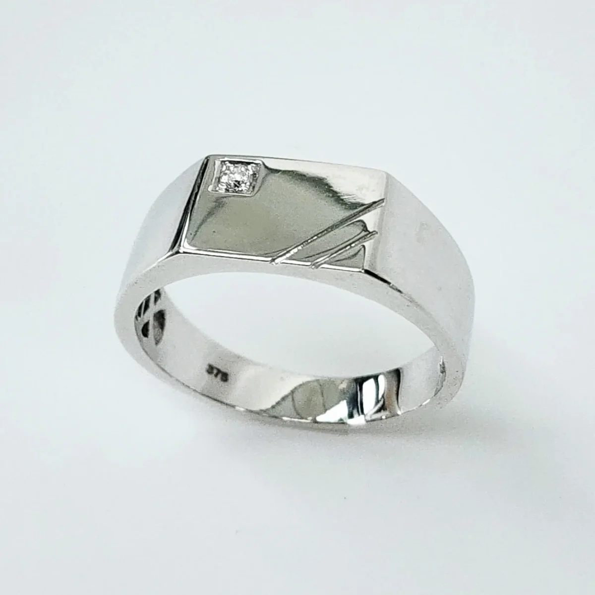 9ct White Gold Gents Signet Ring with Diamond Setting - D8180/9W