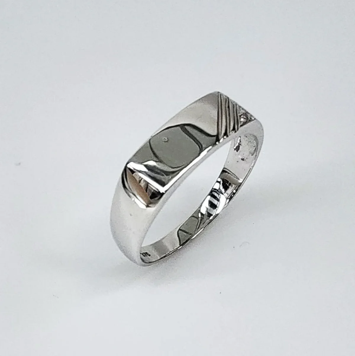9ct White Gold Gents Striped Diamond Set Signet Ring - D6598/9W
