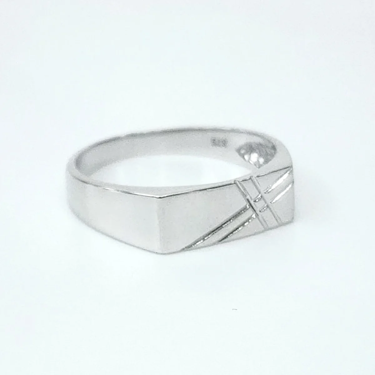9ct White Gold Gents Wedding Ring - D68589W
