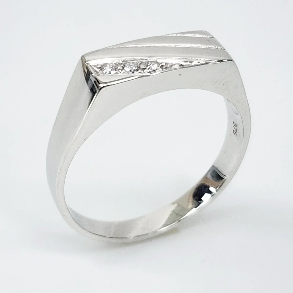 9ct White Gold Patterned Rectangle Diamond Signet Ring - D854/9W