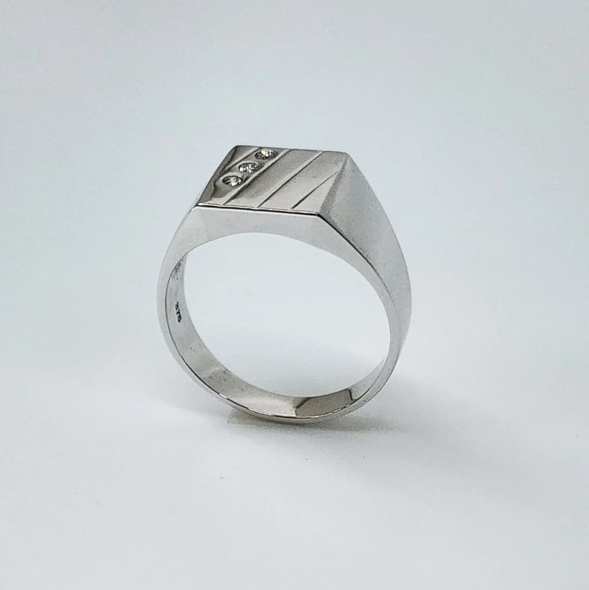 9ct White Gold Patterned Square Diamond Signet Ring - D858/9W