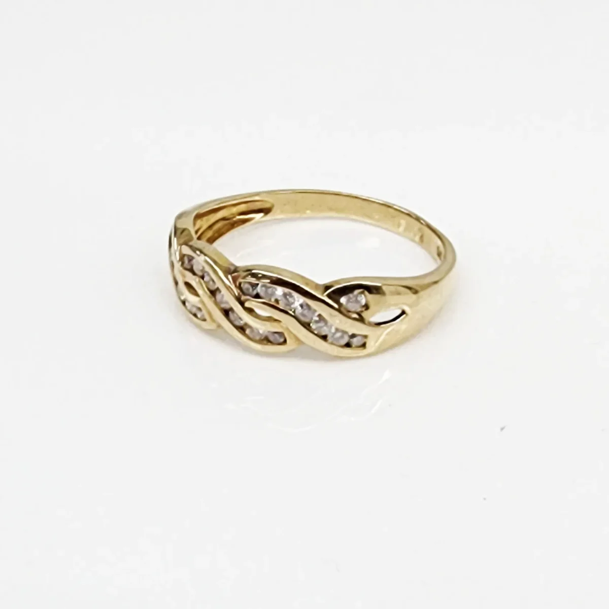 9ct Yellow Gold 0.25ct Diamond Twist Band with Rubover Setting - 5R0048