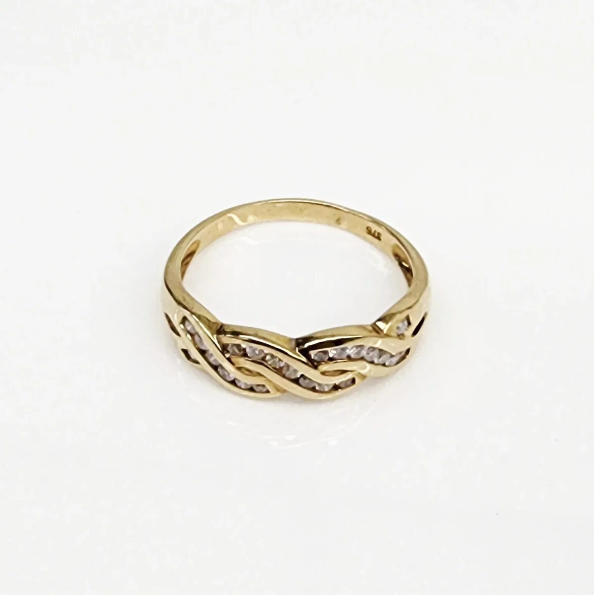 9ct Yellow Gold 0.25ct Diamond Twist Band with Rubover Setting - 5R0048