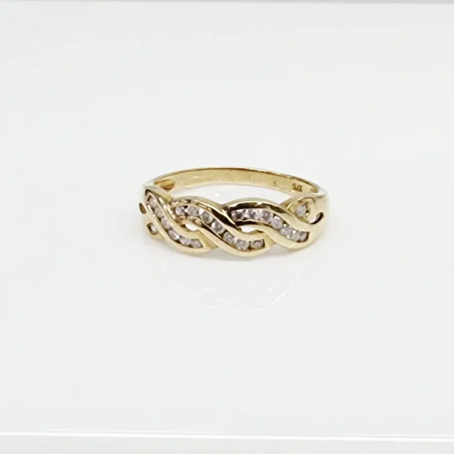 9ct Yellow Gold 0.25ct Diamond Twist Band with Rubover Setting - 5R0048
