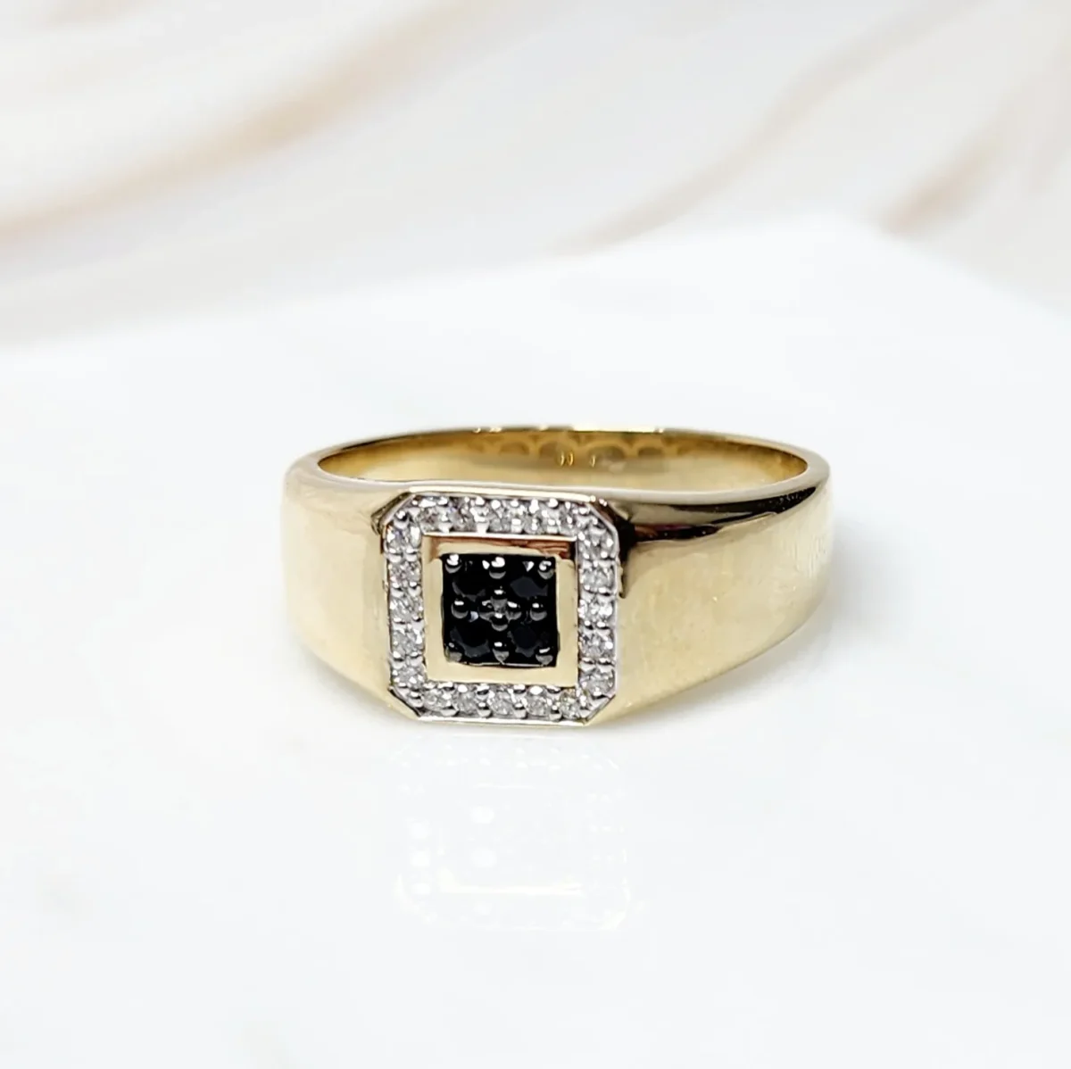 9ct Yellow Gold 0.25ct Diamond with Black Sapphire Gents Cluster Wedding / Dress Ring
