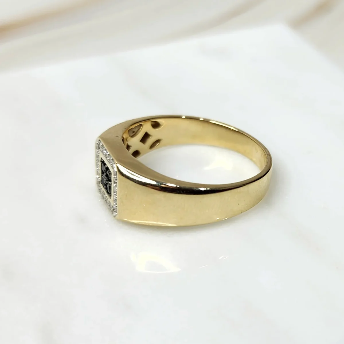 9ct Yellow Gold 0.25ct Diamond with Black Sapphire Gents Cluster Wedding / Dress Ring