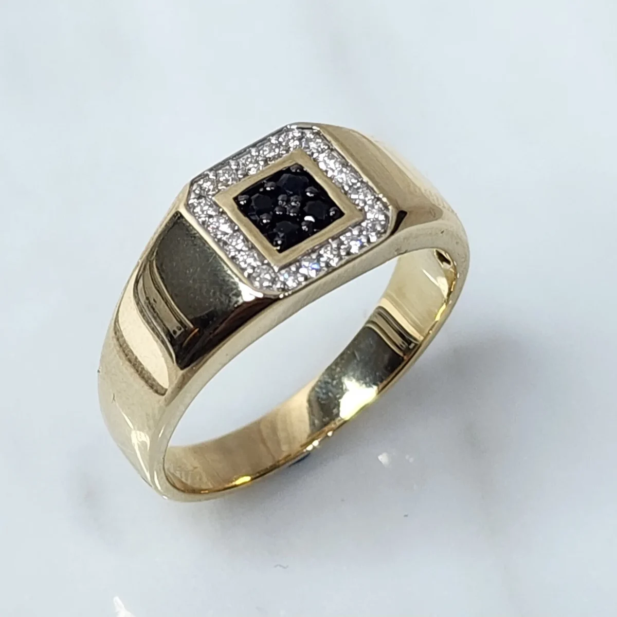 9ct Yellow Gold 0.25ct Diamond with Black Sapphire Gents Cluster Wedding / Dress Ring