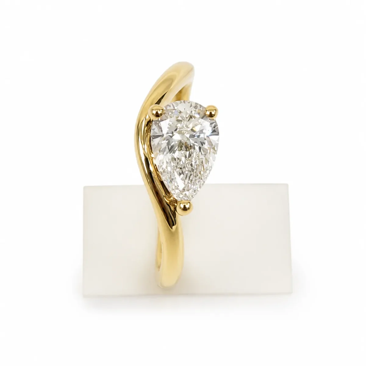 9ct Yellow Gold 1.00ct Pear Shaped Lab Grown Diamond Solitaire Engagement Ring - AURG892