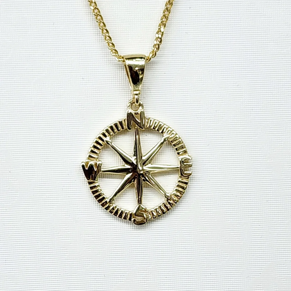 9ct Yellow Gold 15mm Round Open Compass pendant