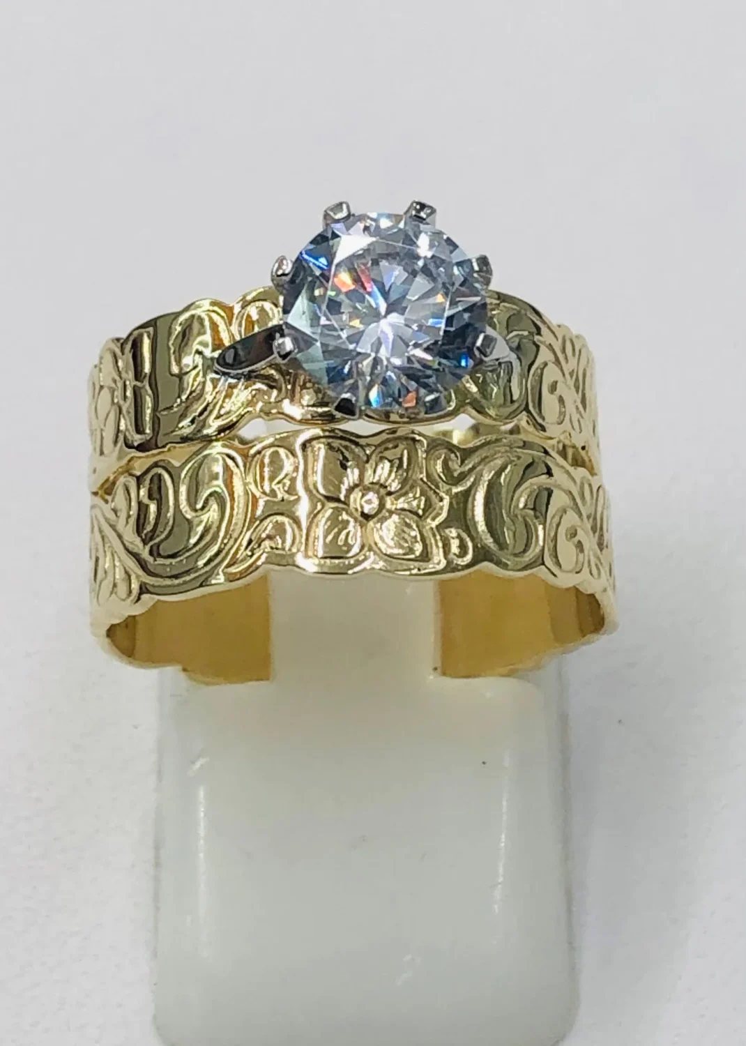 9ct Yellow Gold 2 Piece Hawaiian Design 5mm Wide Set With 7.50mm Round Cubic Zerconia Stone Setting
