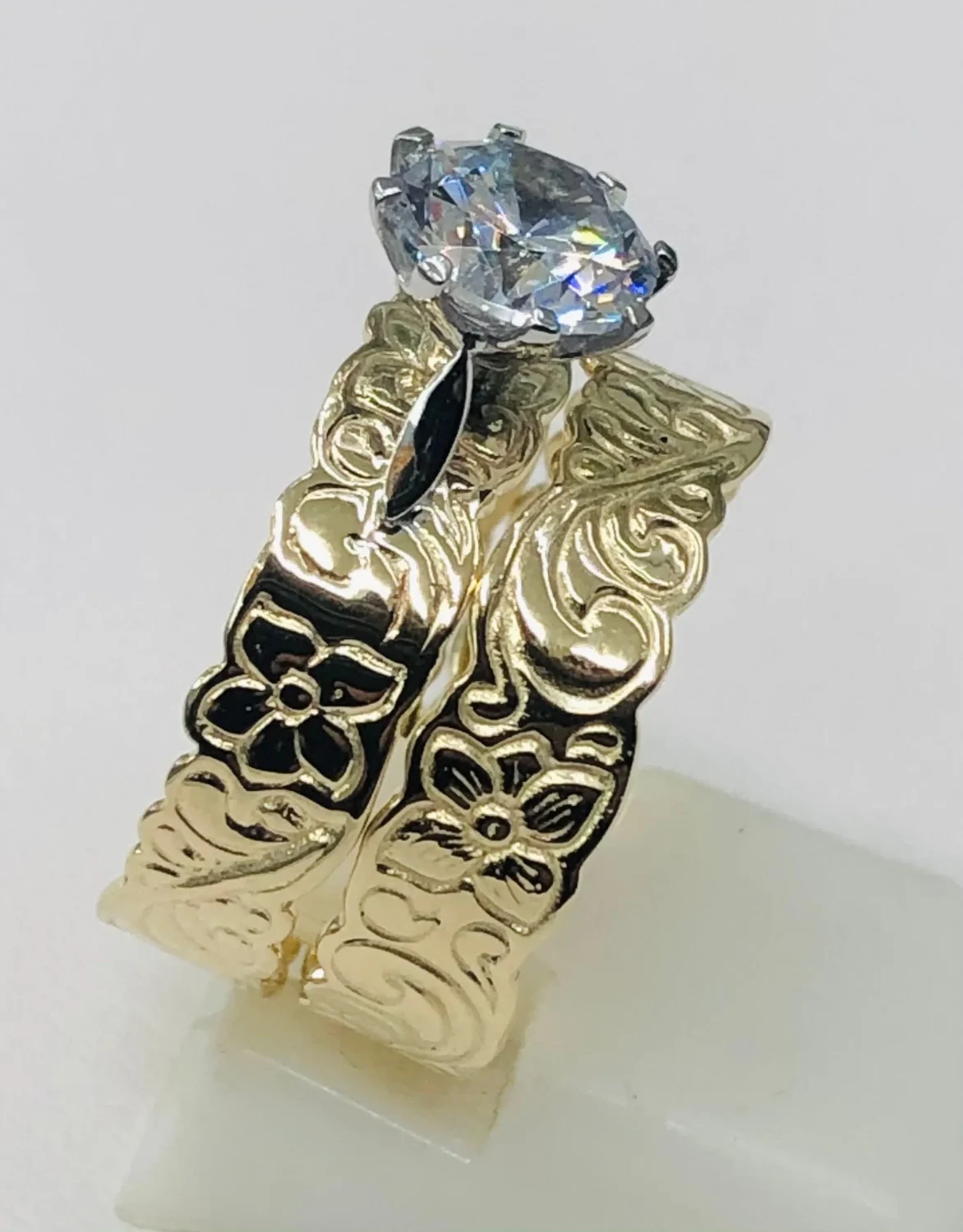 9ct Yellow Gold 2 Piece Hawaiian Design 5mm Wide Set With 7.50mm Round Cubic Zerconia Stone Setting