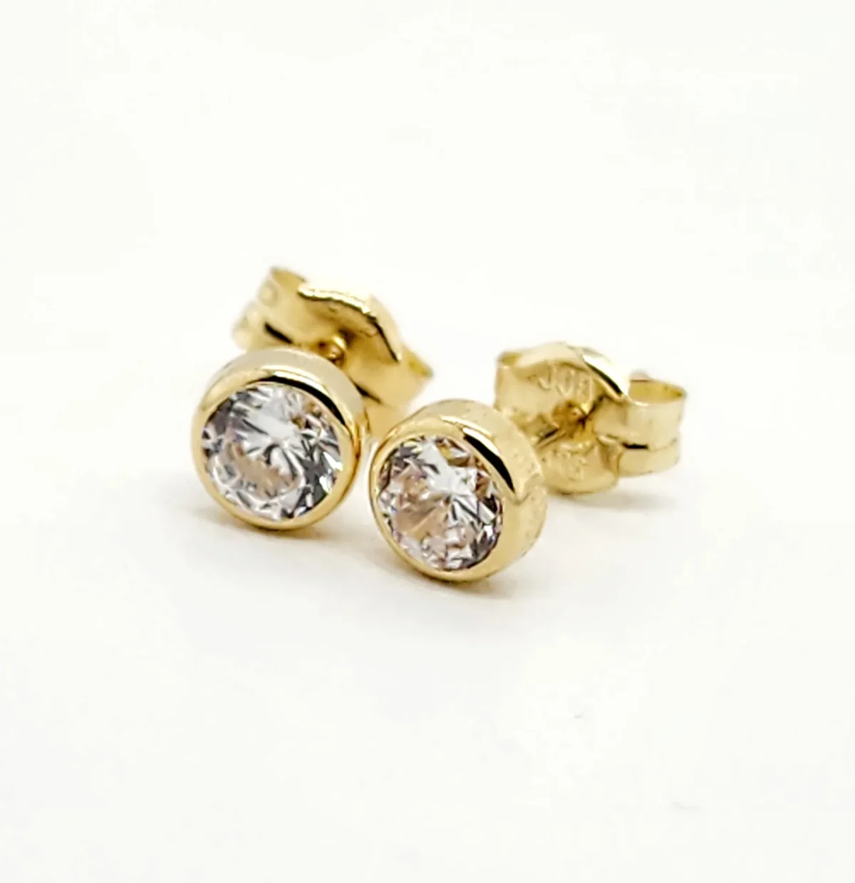 9ct Yellow Gold 4mm Round Bezel Set Cubic Zirconia Stud Earrings