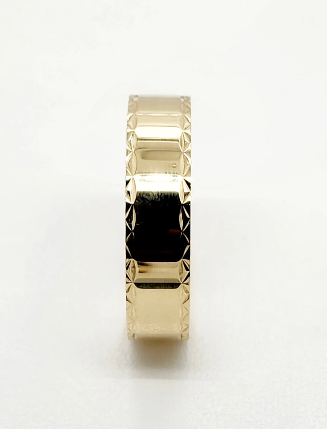 9ct Yellow Gold 6mm Wide Diamond Cut Edge High Polished Men's Wedding Band