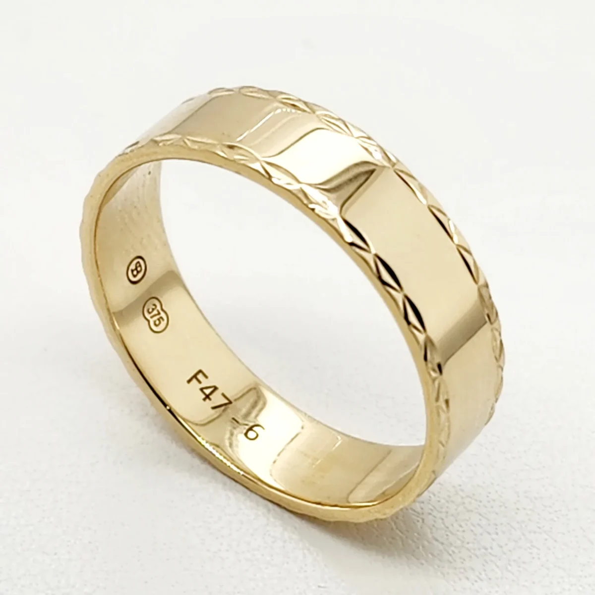 9ct Yellow Gold 6mm Wide Diamond Cut Edge High Polished Men's Wedding Band