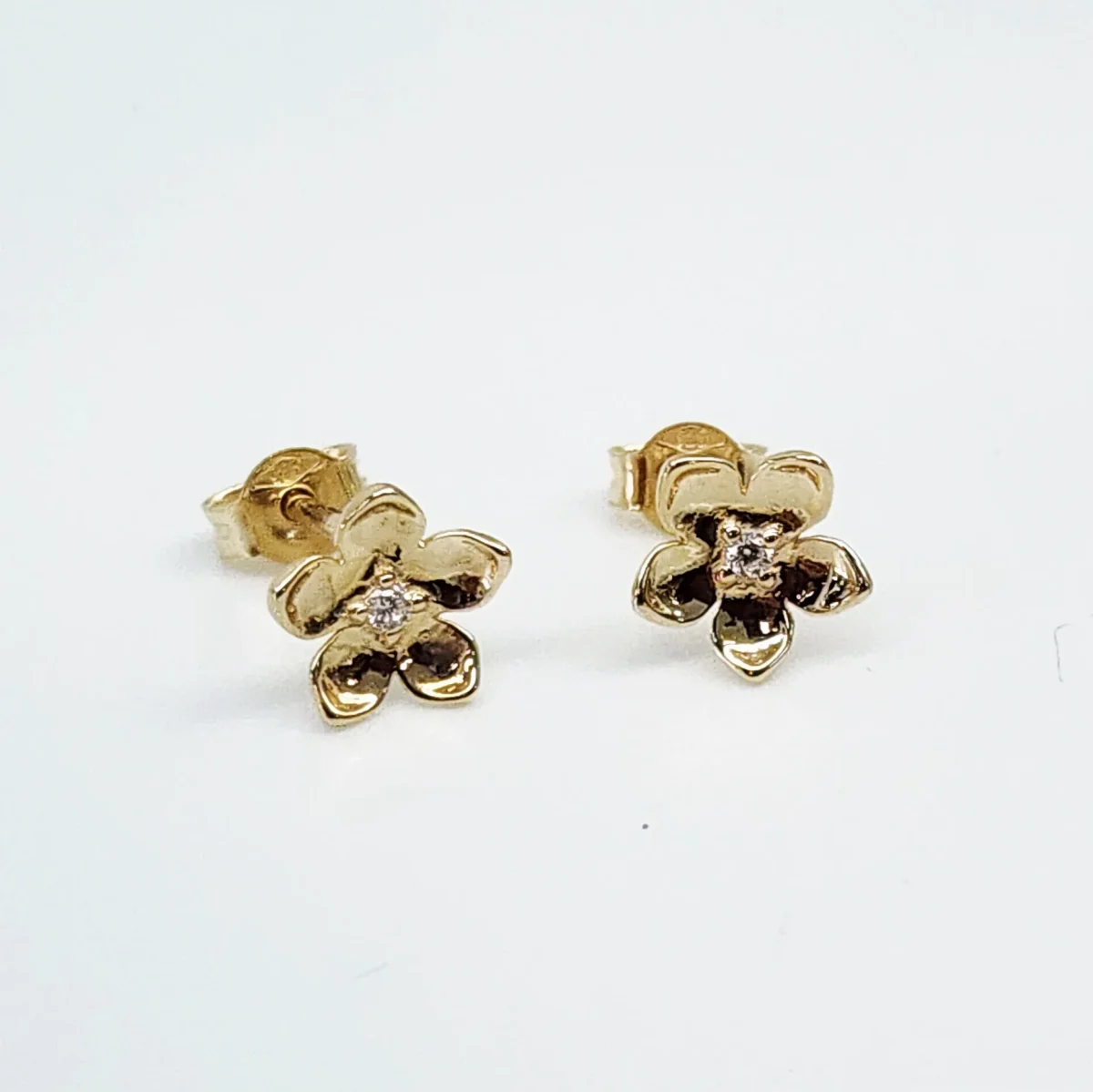 9ct Yellow Gold 7.5mm Flower Stud Earrings with CZ Centre - 5ER0802
