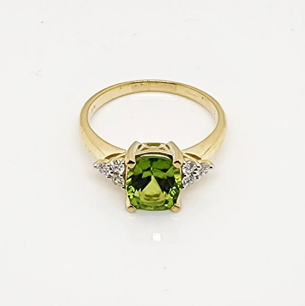 9ct Yellow Gold 8 x 10 Cushion Cut Peridot with 0.25ct Trio LAB Diamond Accents - D/A467PERLGD