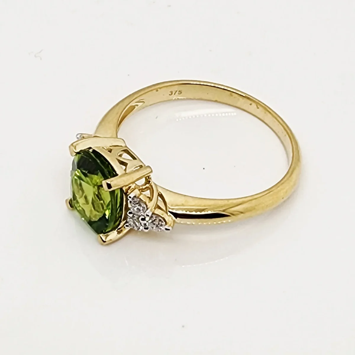 9ct Yellow Gold 8 x 10 Cushion Cut Peridot with 0.25ct Trio LAB Diamond Accents - D/A467PERLGD