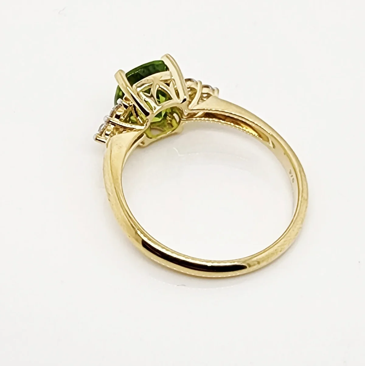 9ct Yellow Gold 8 x 10 Cushion Cut Peridot with 0.25ct Trio LAB Diamond Accents - D/A467PERLGD