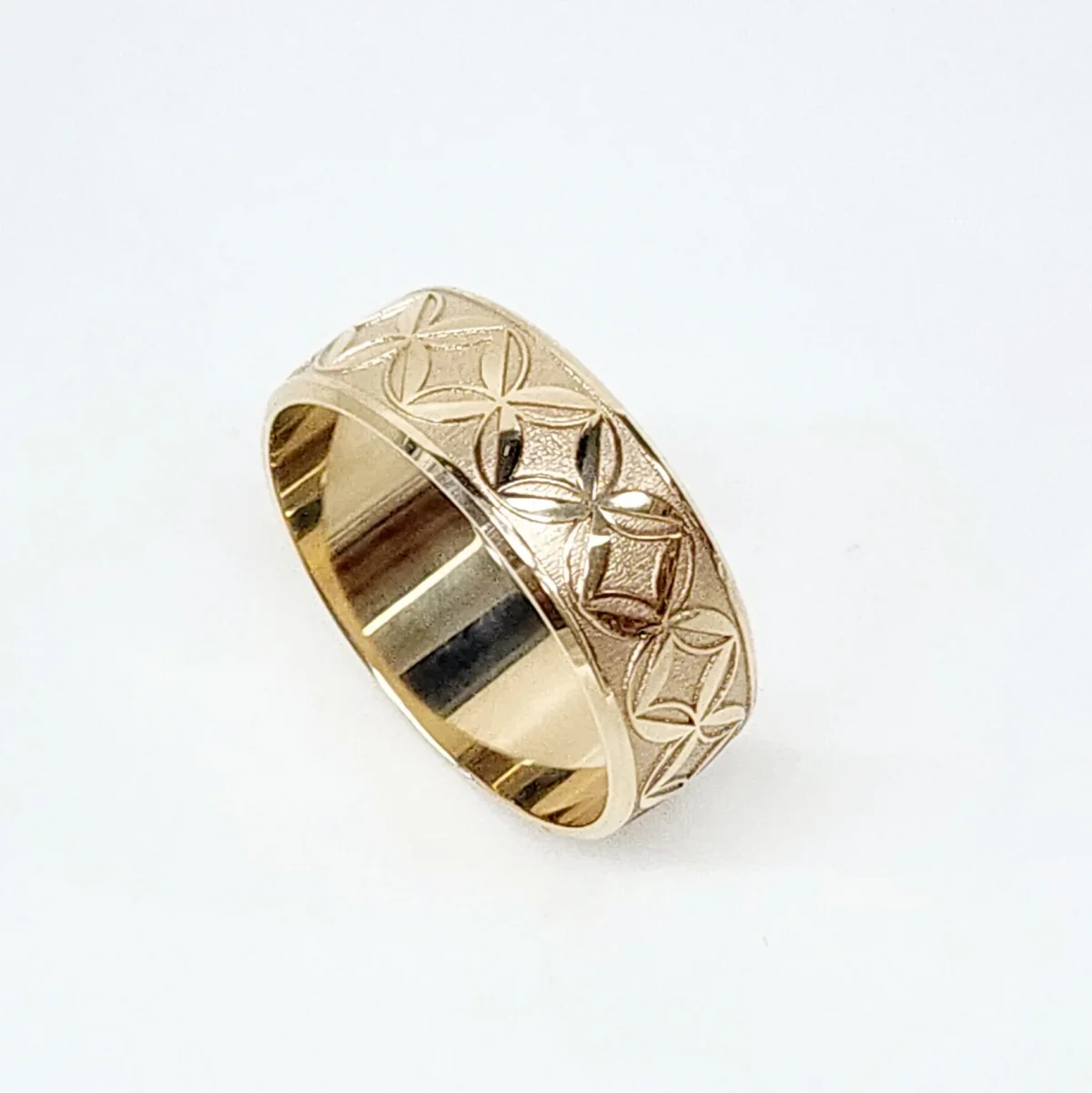 9ct Yellow Gold 8mm Wide Flower Bar Patterned Wedding Ring
