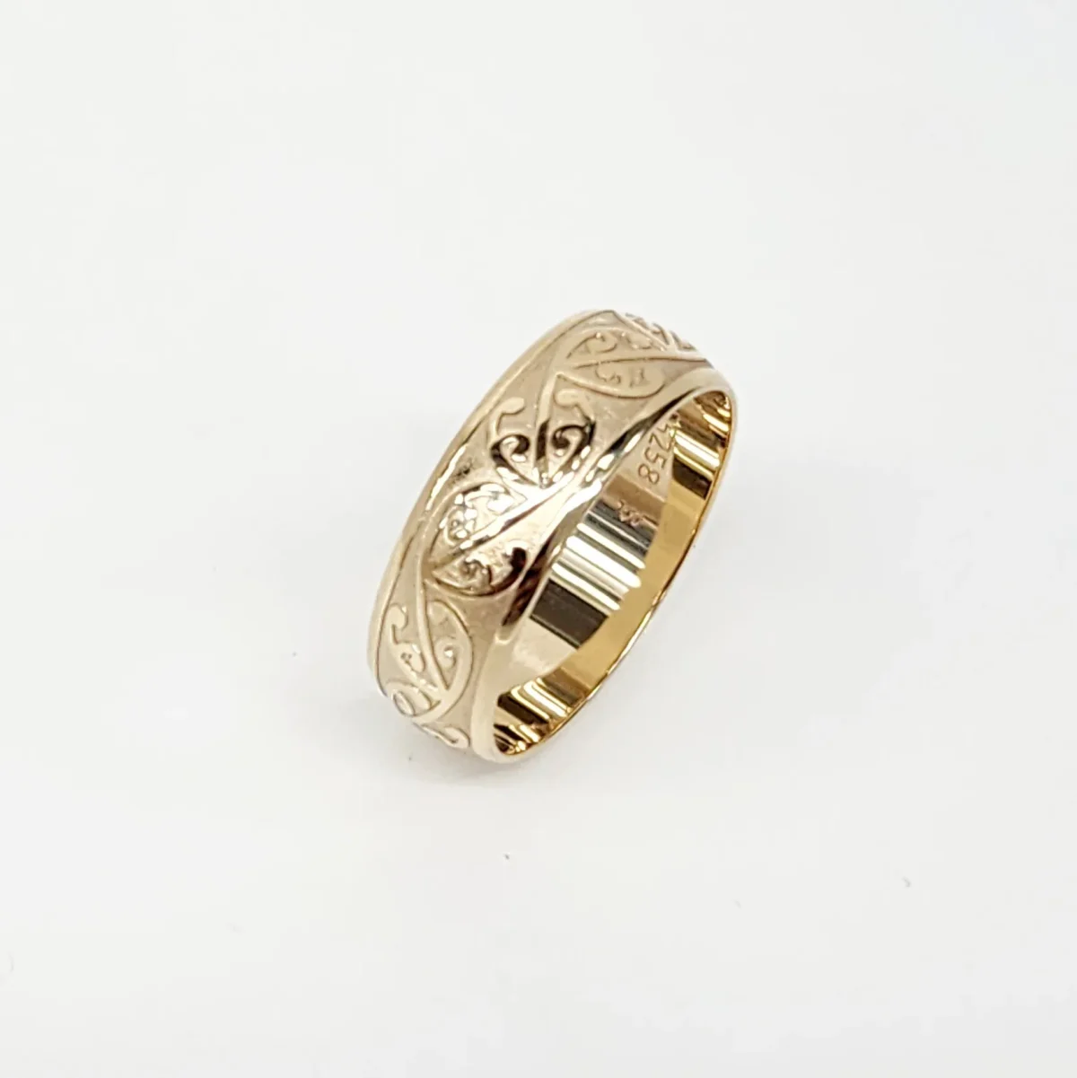 9ct Yellow Gold 8mm Wide Koru Patterned Wedding Ring