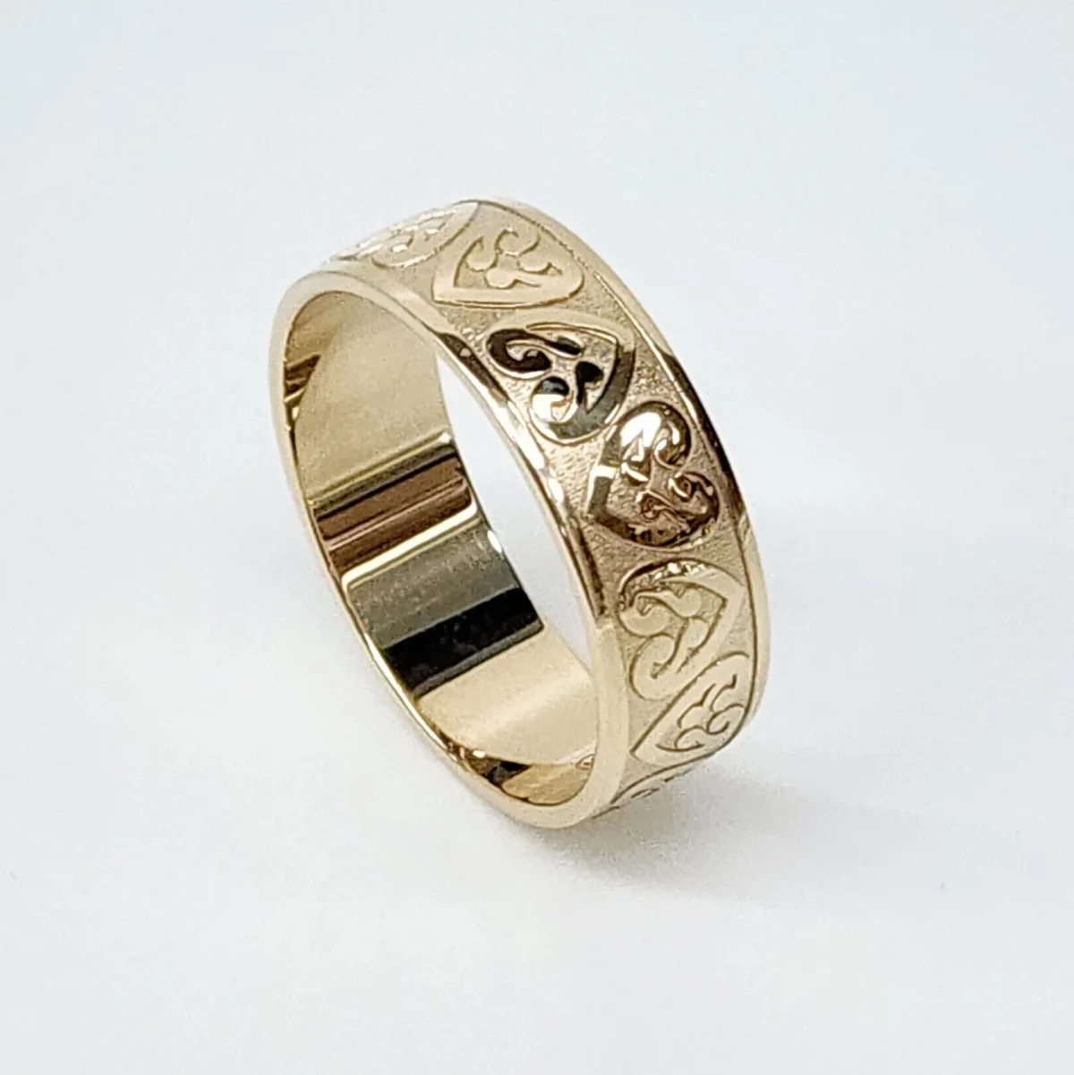 9ct Yellow Gold 8mm Wide Kowhaiwhai Patterned Wedding Ring