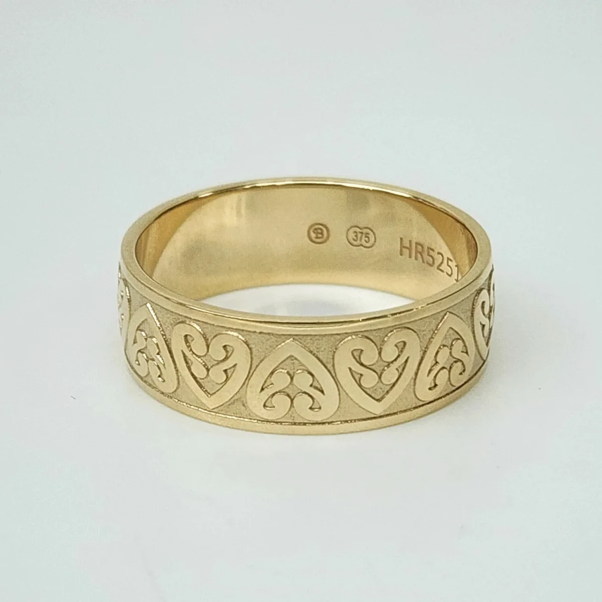 9ct Yellow Gold 8mm Wide Kowhaiwhai Patterned Wedding Ring