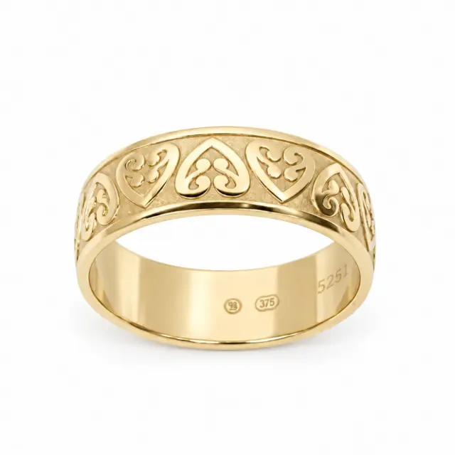 9ct Yellow Gold 8mm Wide Kowhaiwhai Patterned Wedding Ring