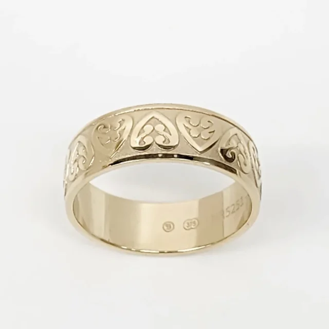 9ct Yellow Gold 8mm Wide Kowhaiwhai Patterned Wedding Ring