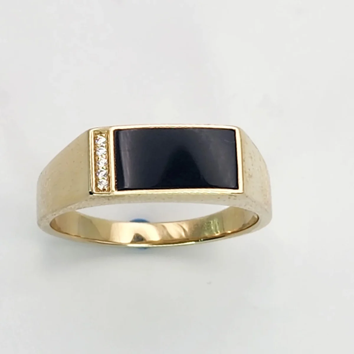 9ct Yellow Gold Black ONYX and Cubic Zirconia Ring SKU-D/A228