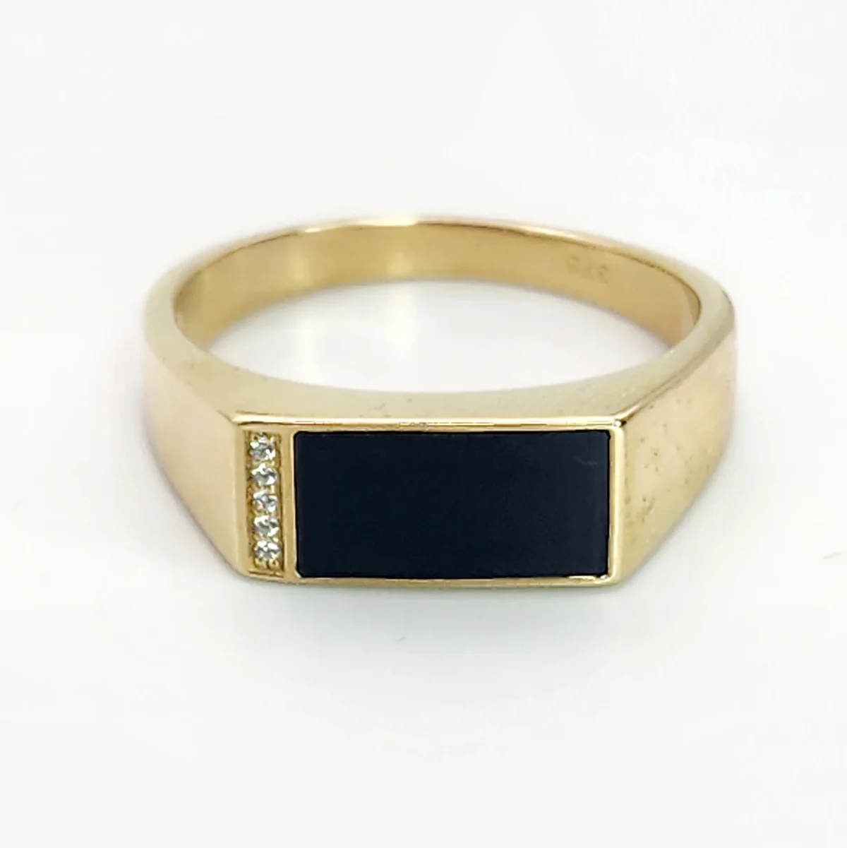 9ct Yellow Gold Black ONYX and Cubic Zirconia Ring SKU-D/A228