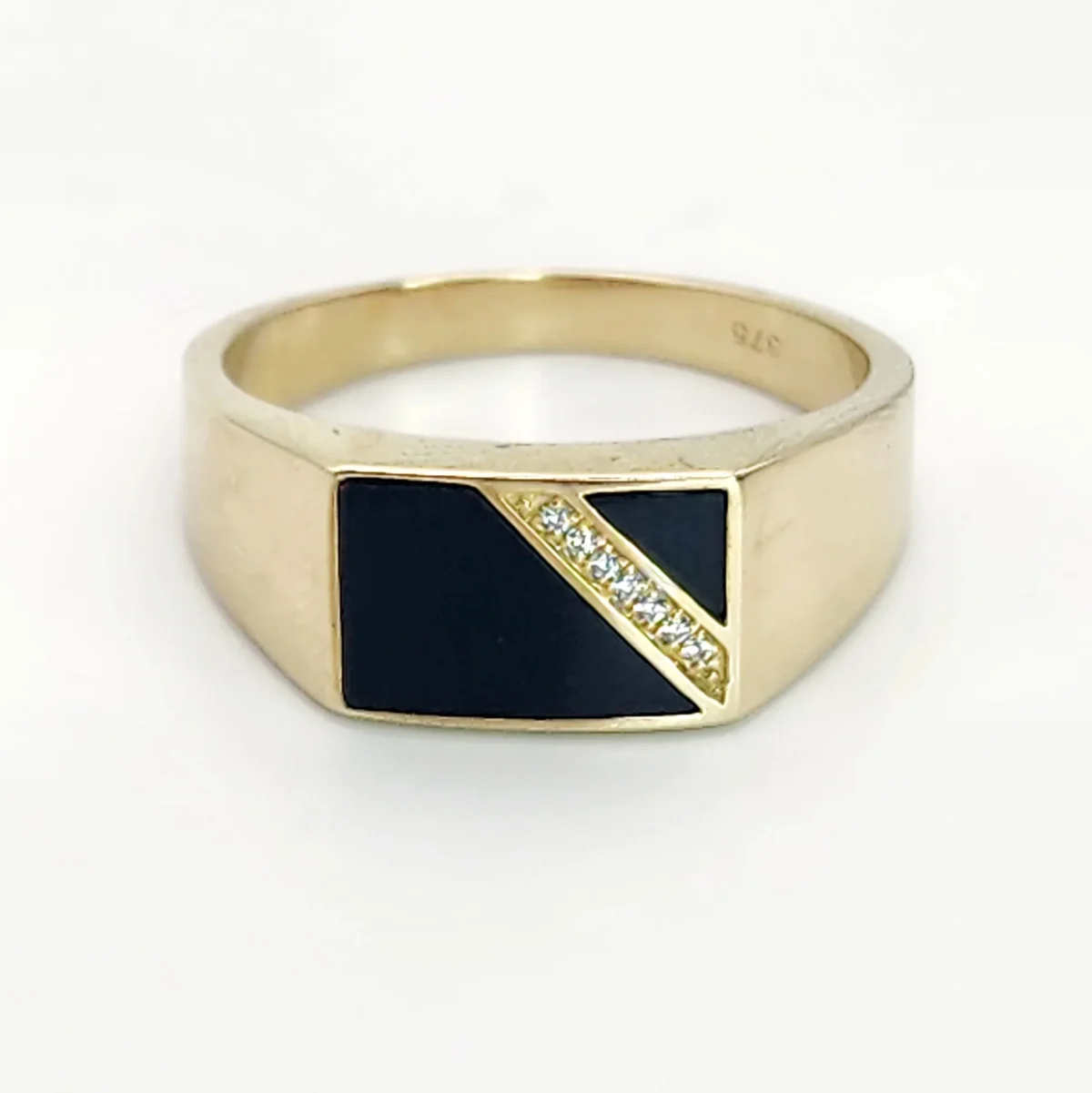 9ct Yellow Gold Black ONYX and Cubic Zirconia Ring SKU-D/A231