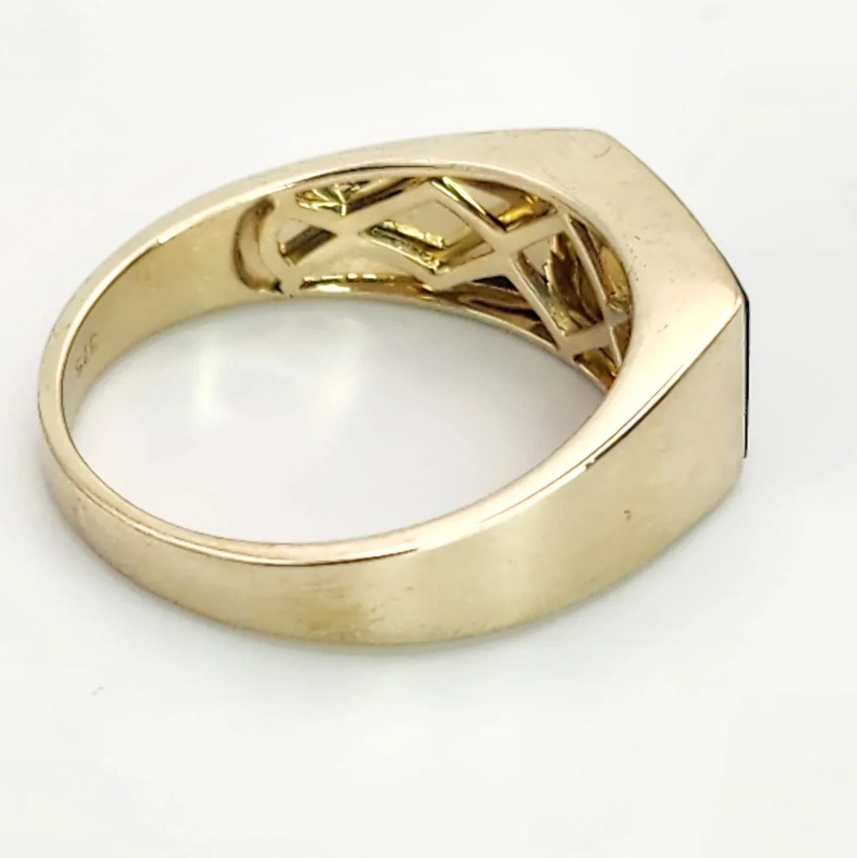9ct Yellow Gold Black ONYX and Cubic Zirconia Ring SKU-D/A231