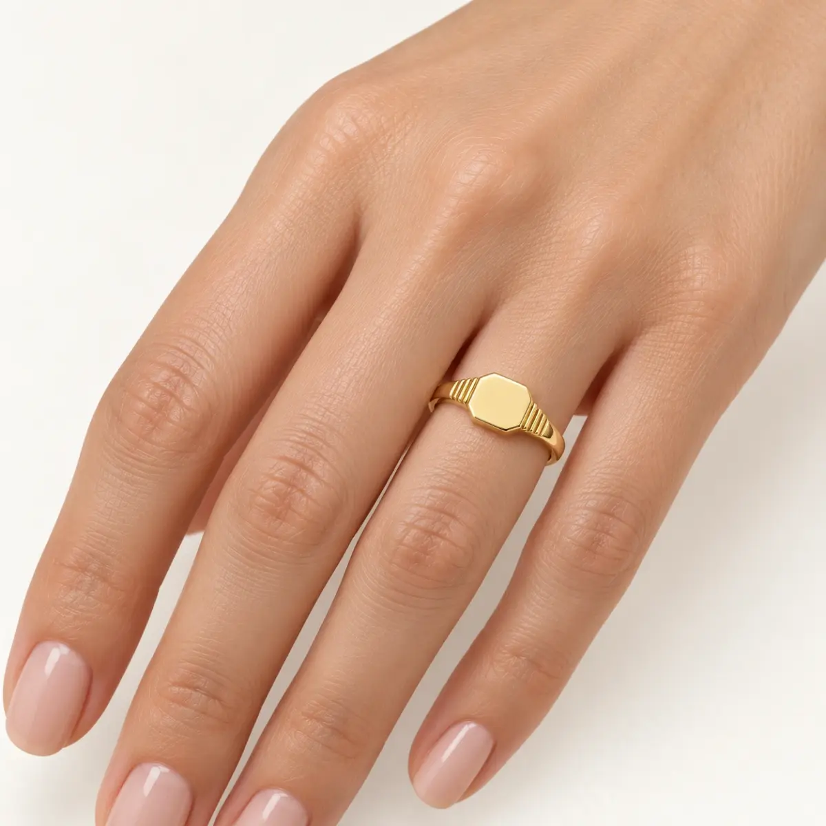 9ct Yellow Gold Classic Signet Ring – 7.7mm x 8.2mm Unisex - LD981X