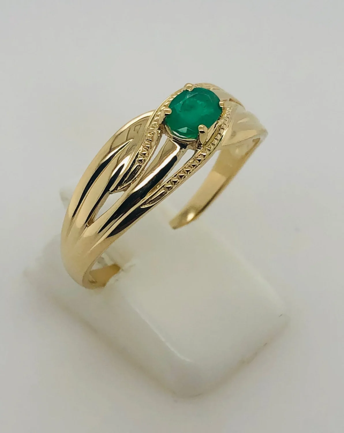 9ct Yellow Gold Crossover Emerald Ring