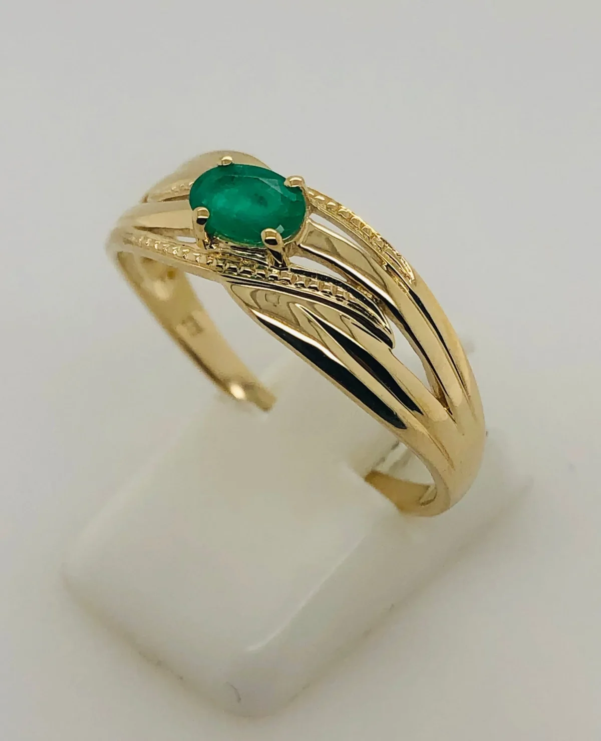 9ct Yellow Gold Crossover Emerald Ring