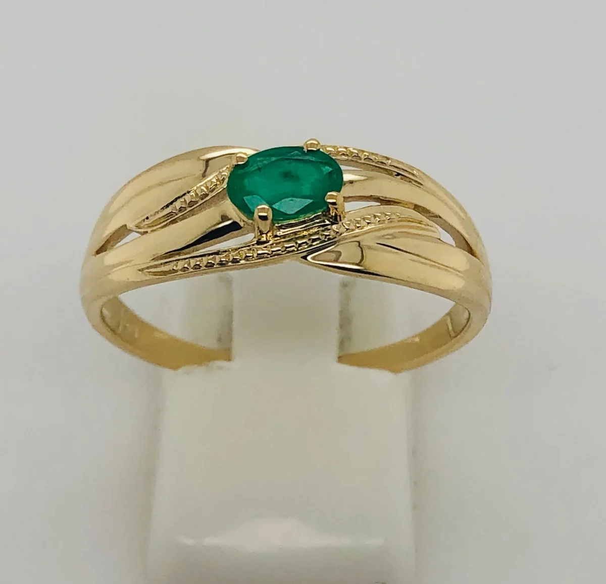 9ct Yellow Gold Crossover Emerald Ring