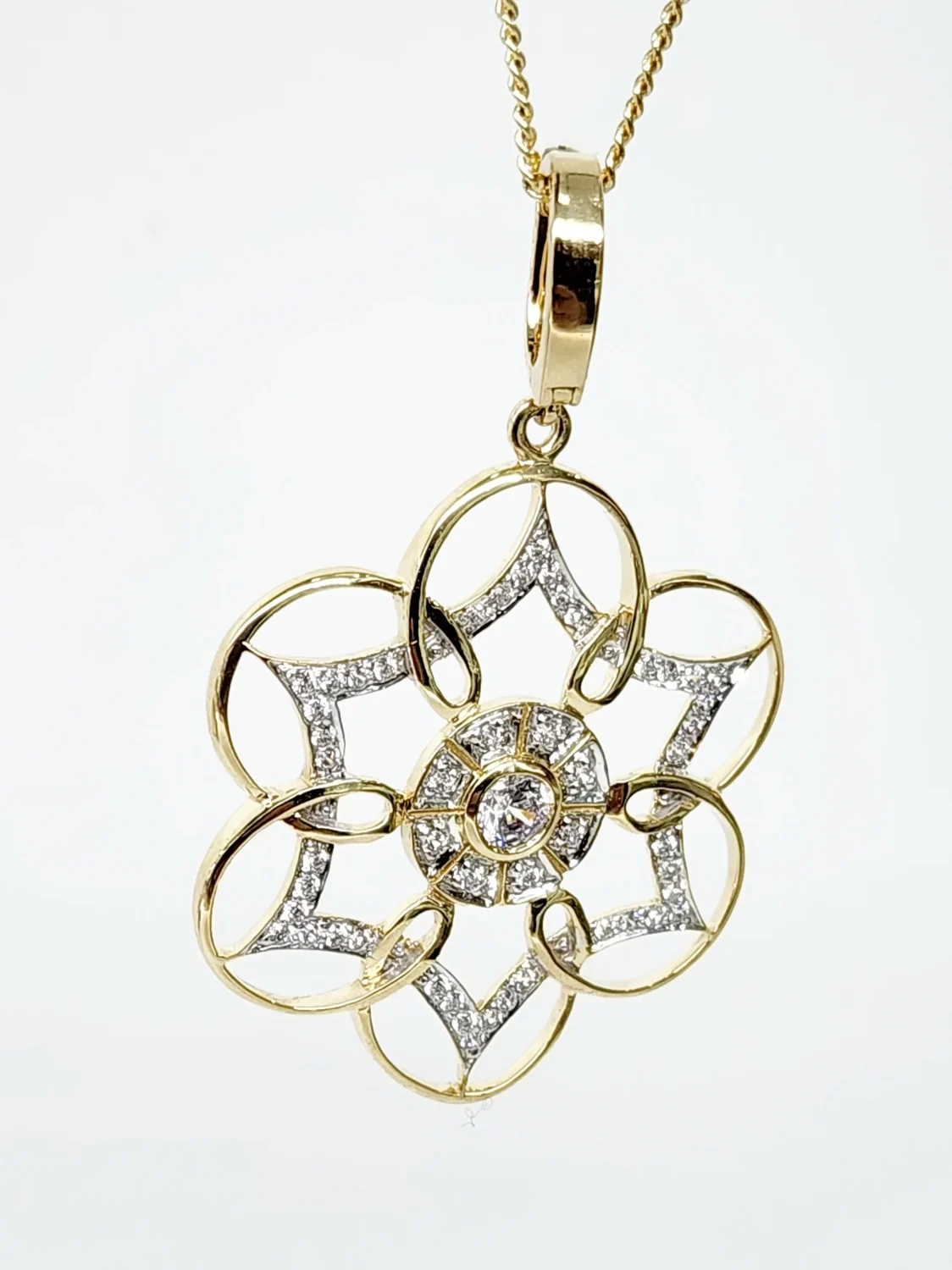 9ct Yellow Gold Cubic Zirconia Setting Round Pendant