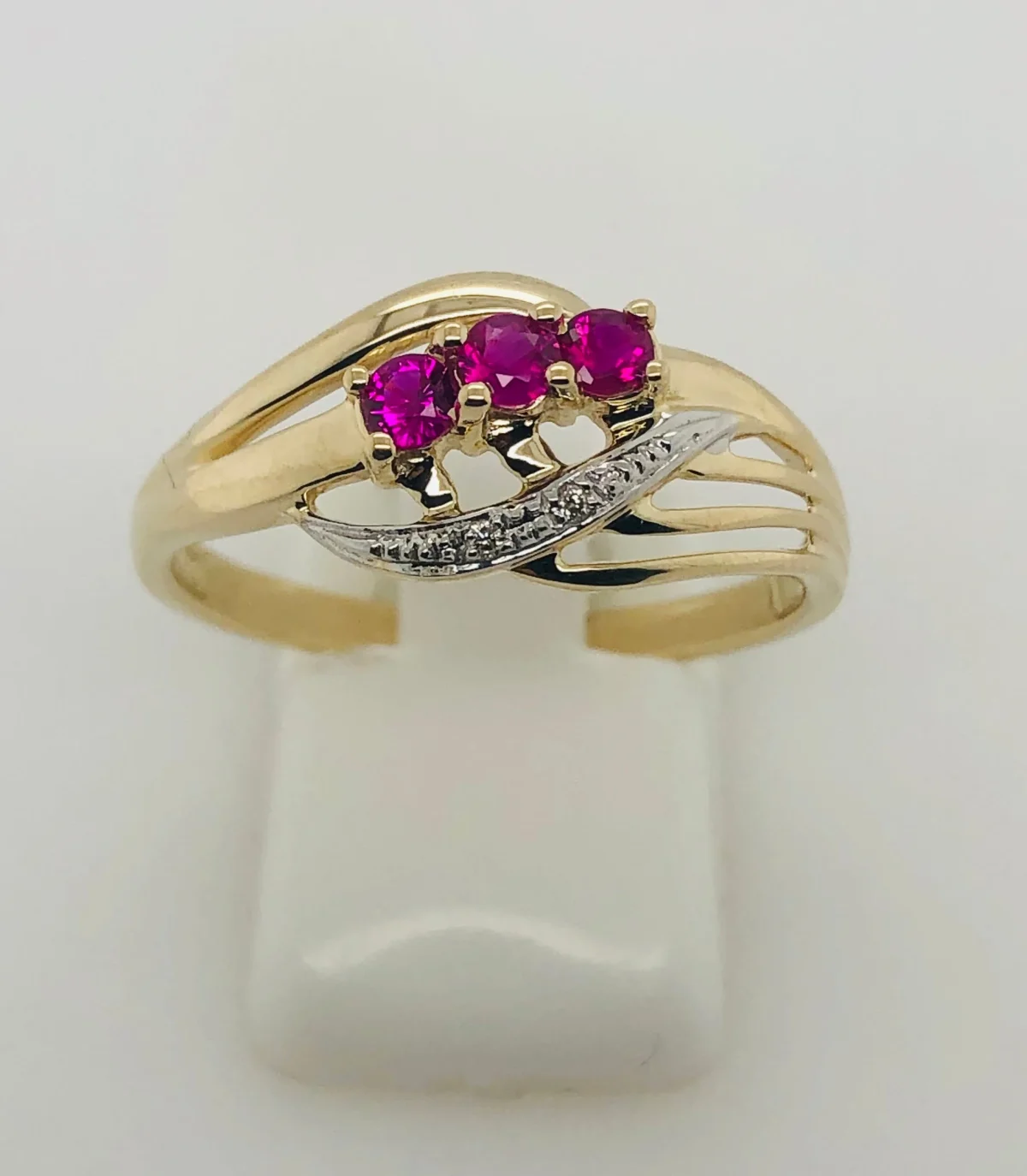 9ct Yellow Gold Diamond & Ruby Crossover Ring