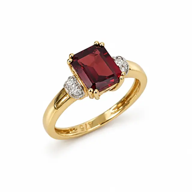 9ct Yellow Gold Emerald Cut Garnet & Diamond Ring - 9CTDA35