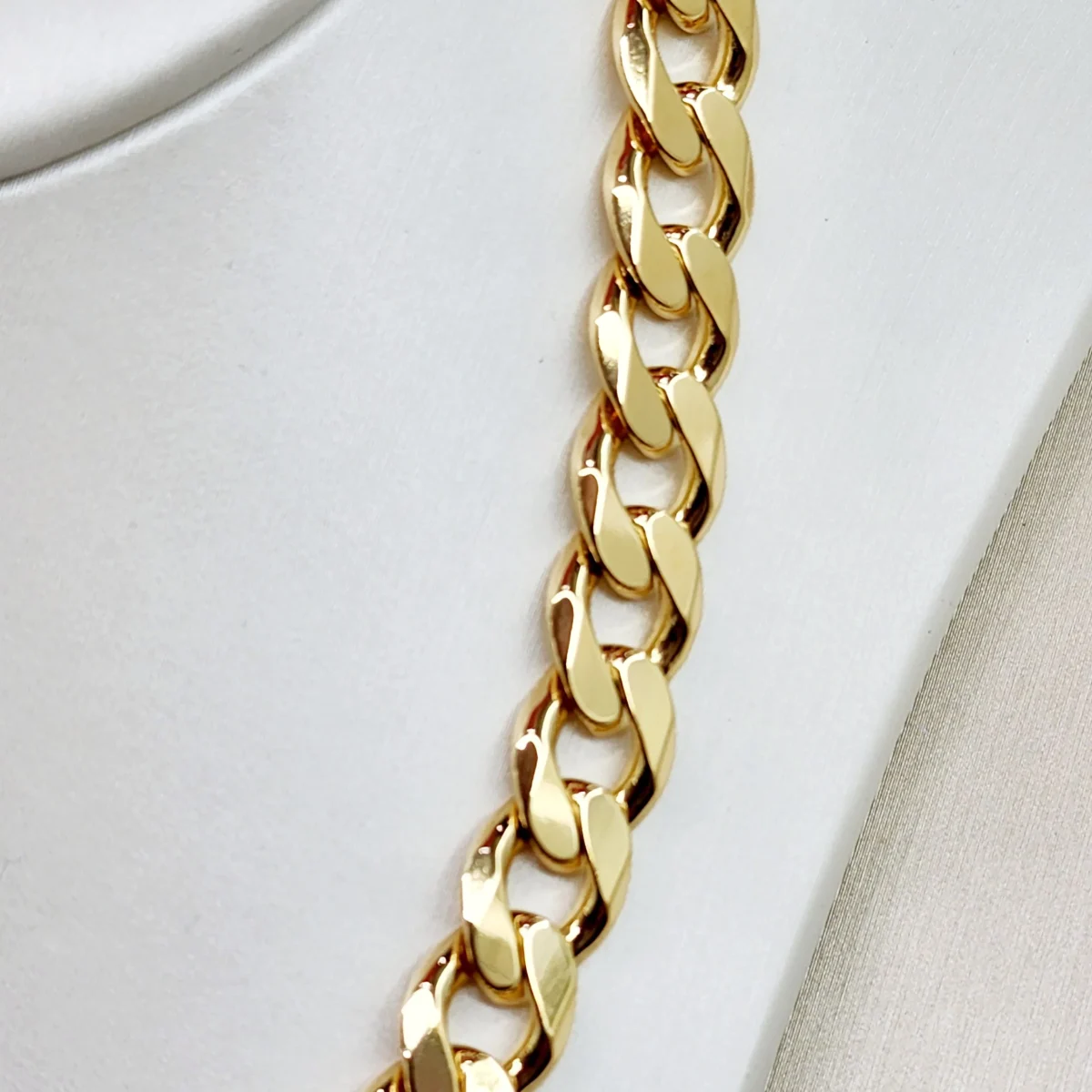 9ct Yellow Gold Flat Bevelled Diamond Cut Curb Link Chain - FBSCD250